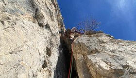 Es gibt auch einige gute Kletterstellen - die 4te Seillänge der Via Cristina am Monte Casale